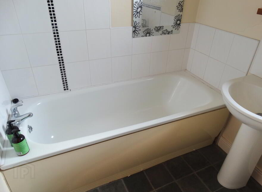 4 Frances House, 142 Frances Street, Newtownards, BT23 7DY