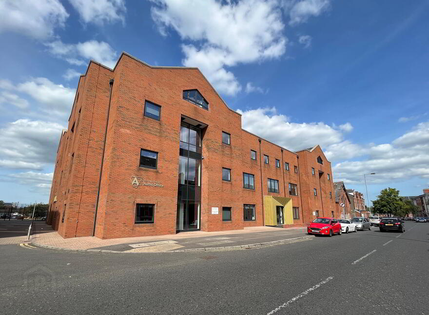 106 University Street, Belfast, BT7 1EU