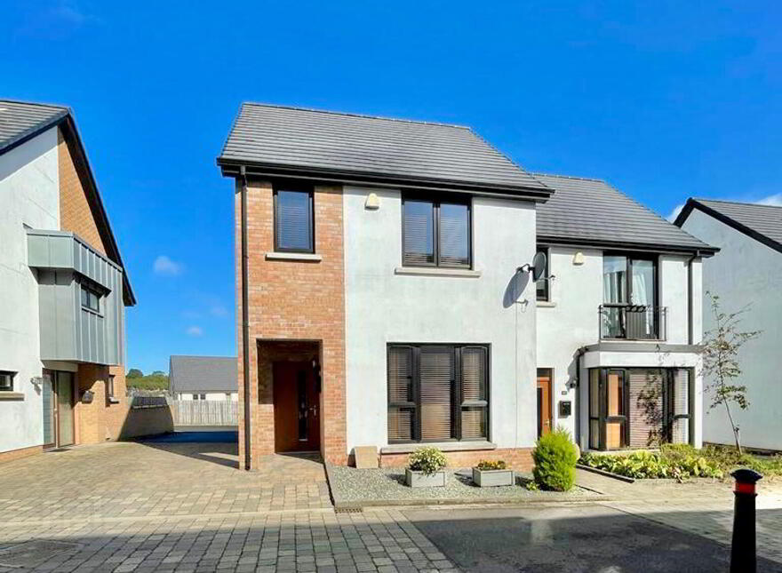 38 Lakeside Court, Coleraine, BT52 2FP photo