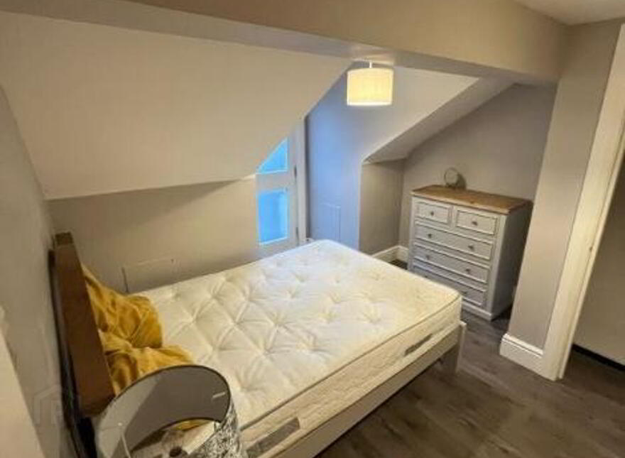 Top Floor Apartment, 36 Clarendon Street, Londonderry, BT48 7ET