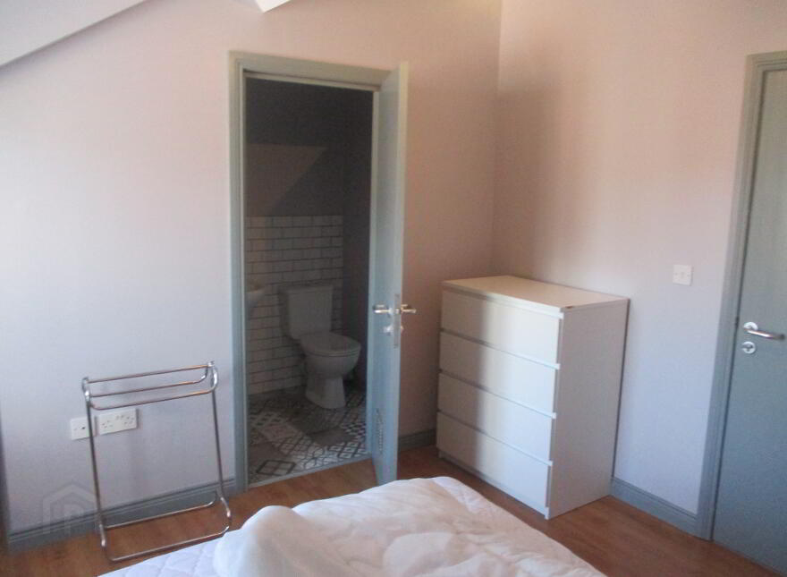 Fitzroy Avenue, Queens Quarter, Belfast, BT7 1HX