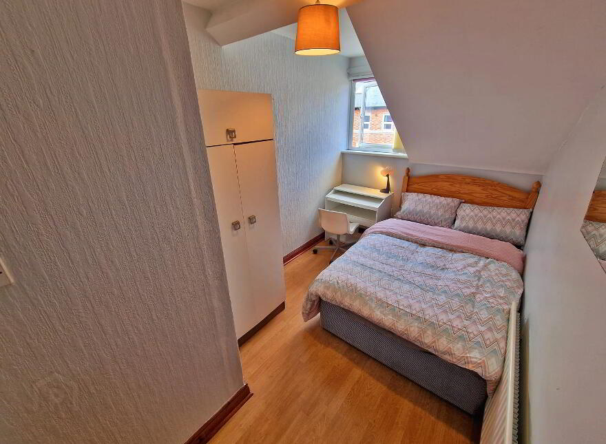 Apartment For Rent, 14 Lawrence St, Belfast, BT7 1LF