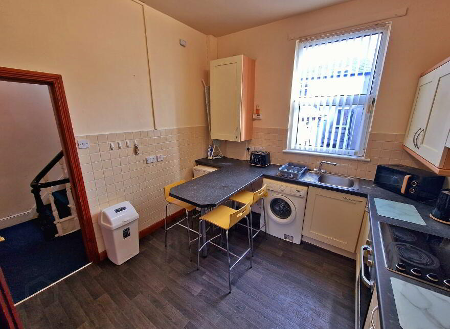 Apartment For Rent, 14 Lawrence St, Belfast, BT7 1LF