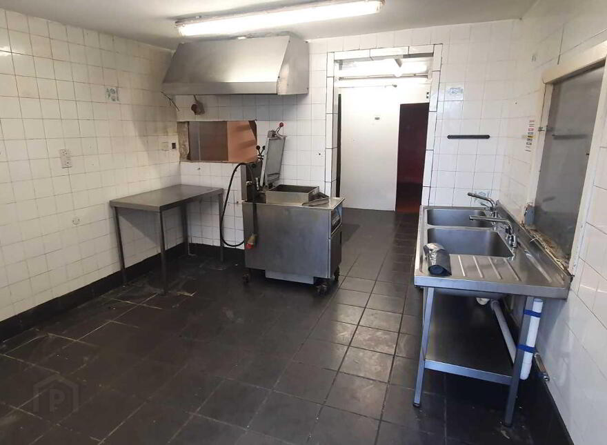 Sean Kelly Square, Carrick-On-Suir, E32PN23