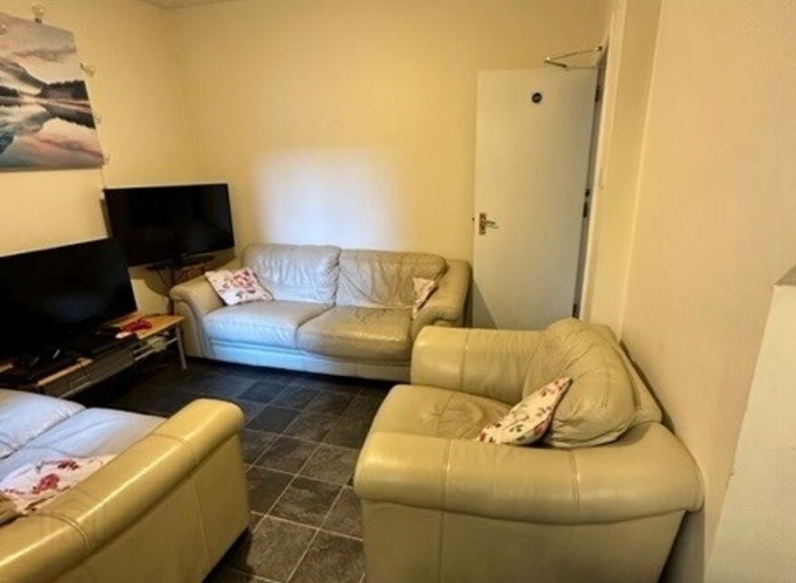 16 Tates Avenue, Belfast, BT9 7BY