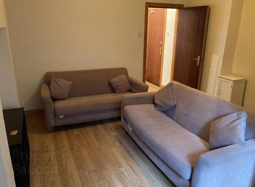 6 Dunluce Avenue, Belfast, BT9 7AY photo