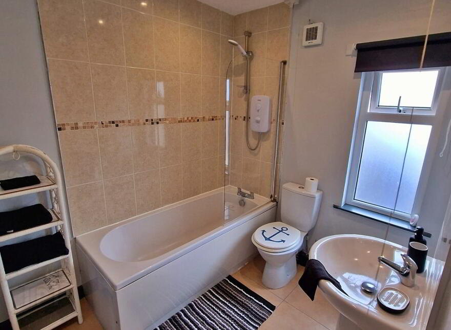 House For Rent, 132 Broadway, Belfast, BT12 6HY
