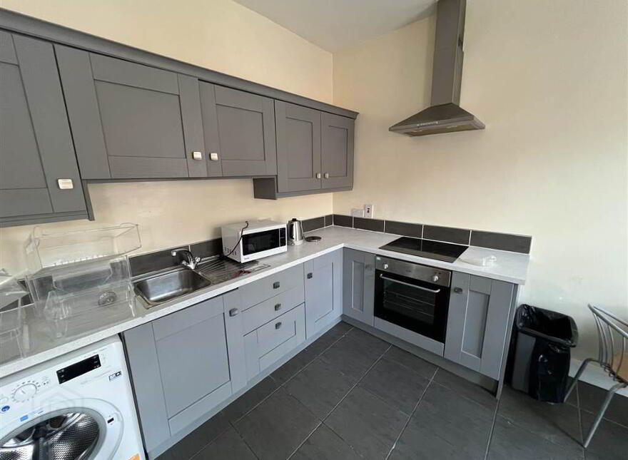 Flat 2, 4 Fitzroy Avenue, Belfast, BT7 1HW