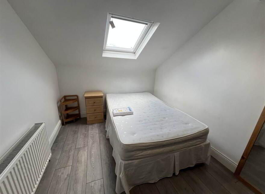 Flat 2, 4 Fitzroy Avenue, Belfast, BT7 1HW