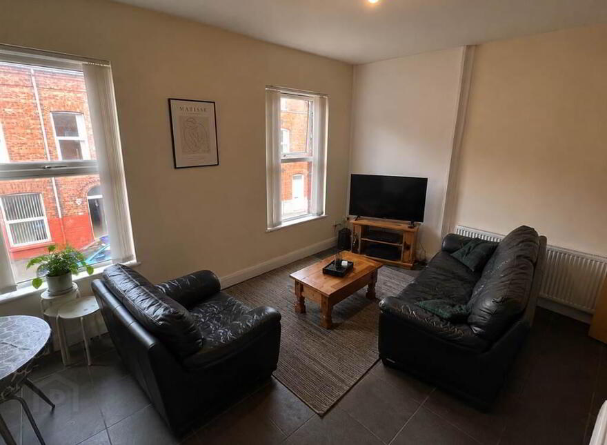 Flat 2, 4 Fitzroy Avenue, Belfast, BT7 1HW