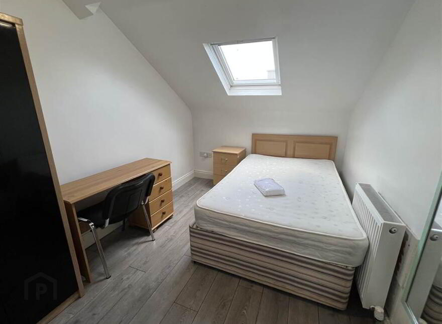 Flat 2, 4 Fitzroy Avenue, Belfast, BT7 1HW