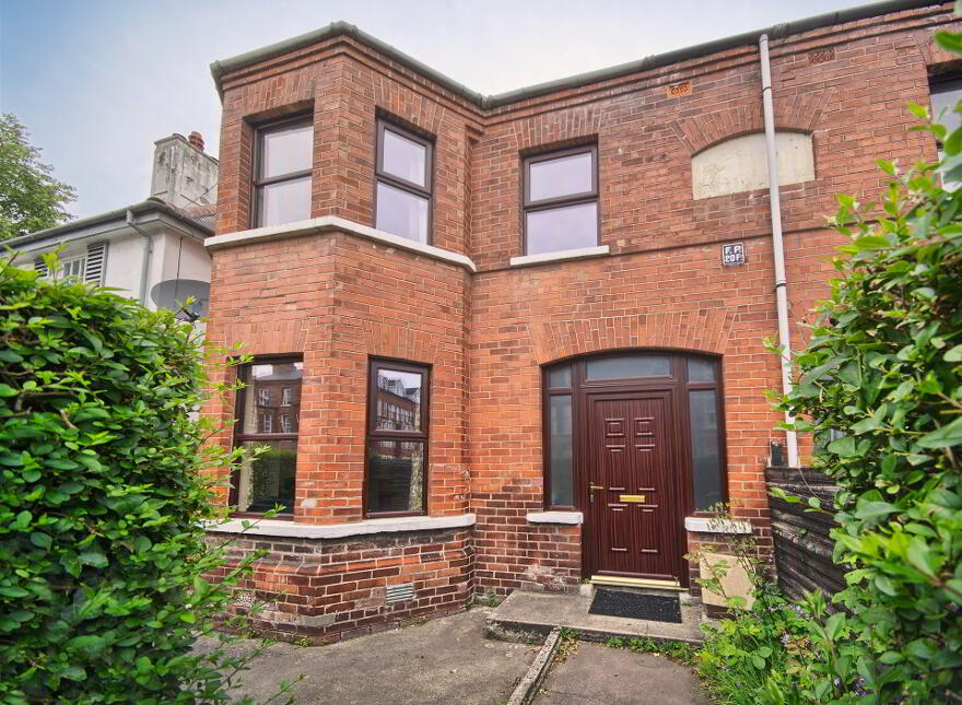 Great 5 Bedroom Student House, 8 University Avenue, Queens Quarter, Belfast, BT7 1GY photo