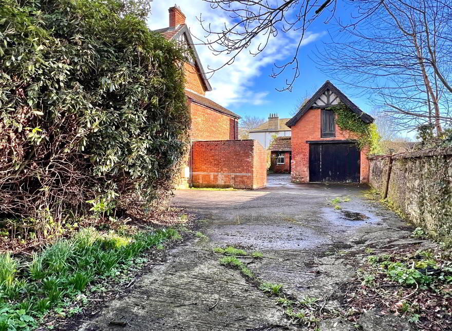 Hinton House, 1 Clooney Park West, Limavady Road, L'Derry, BT47 6LA
