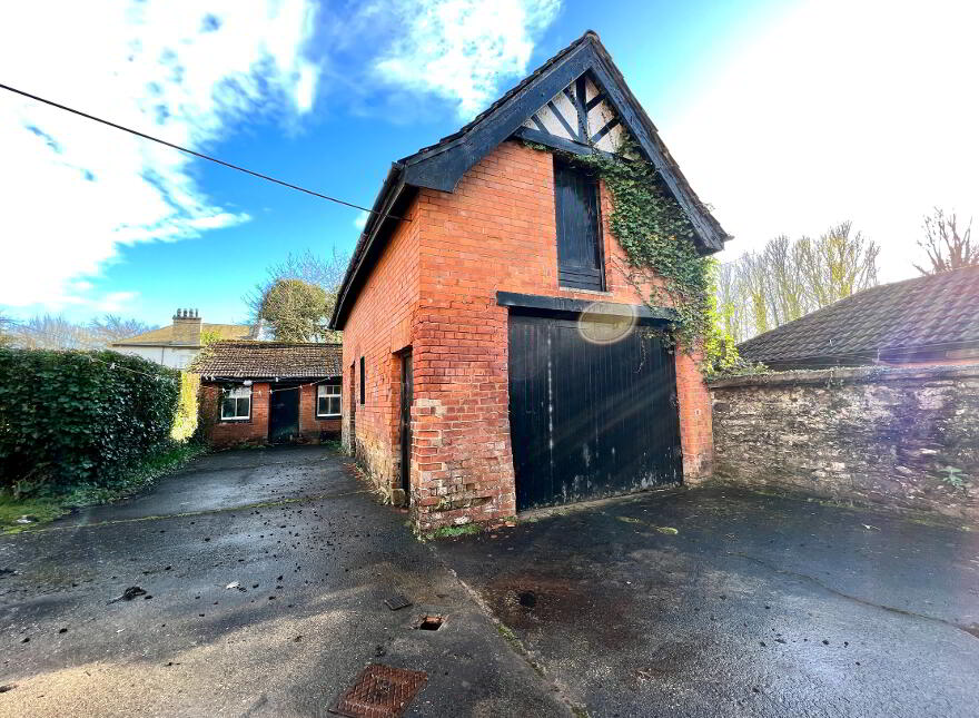 Hinton House, 1 Clooney Park West, Limavady Road, L'Derry, BT47 6LA