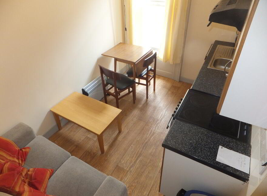 Flat 3, 70 University Street, Belfast, BT7 1HB