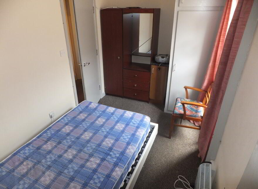 Flat 3, 70 University Street, Belfast, BT7 1HB