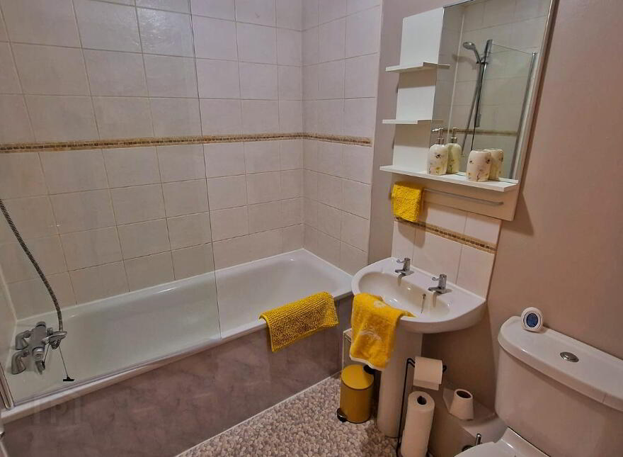 2 Bed Apt For Rent, 3c Heathlodge Square, Belfast, BT13 3WG