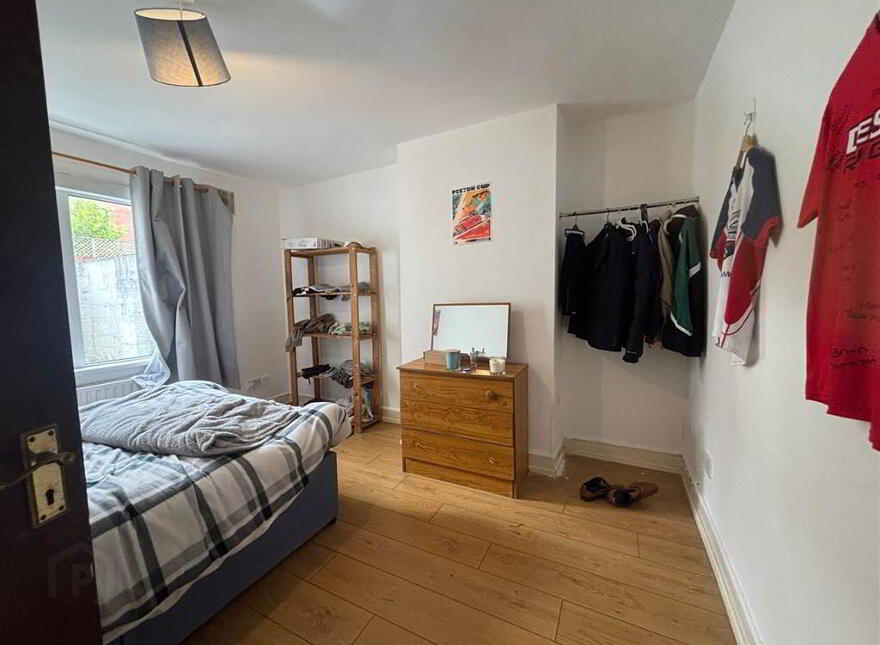 42 Stranmillis Gardens, Stranmillis, Belfast, BT9 5AT