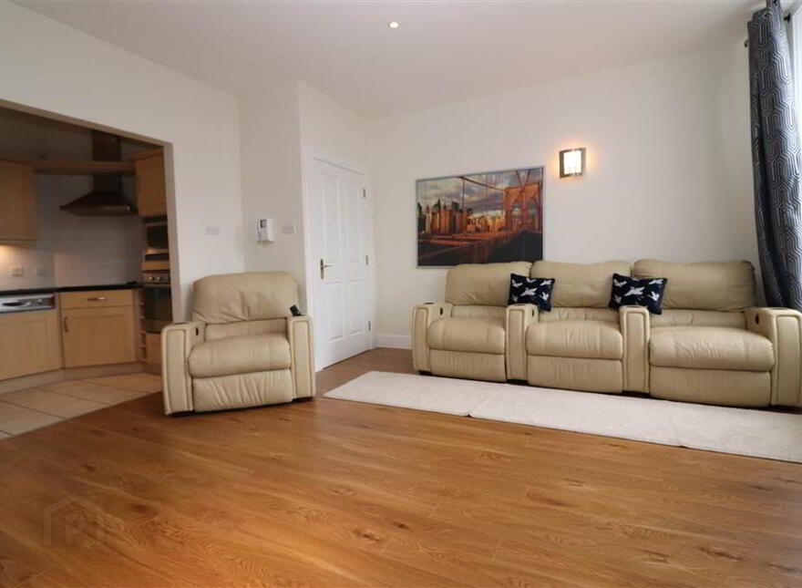 39 Lisburn Square, Lisburn, BT28 1TS