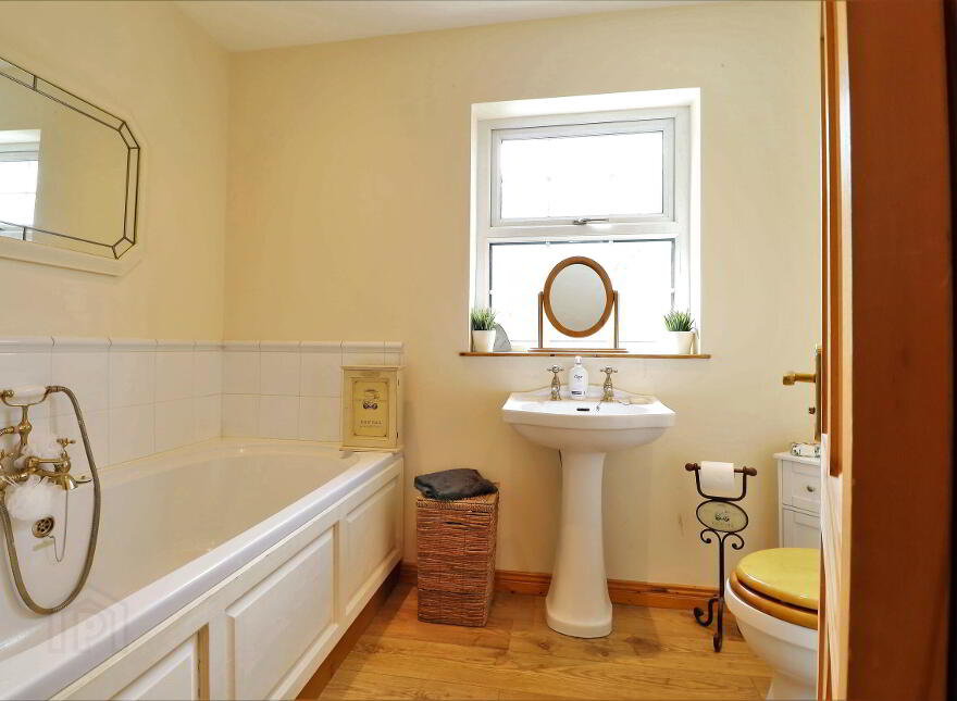 150 Scrabo Road, Newtownards, BT23 4NN