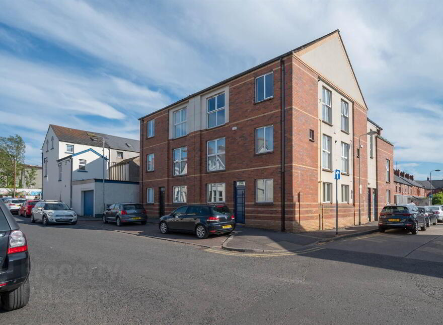 Apt 6, 2A Windsor Drive photo