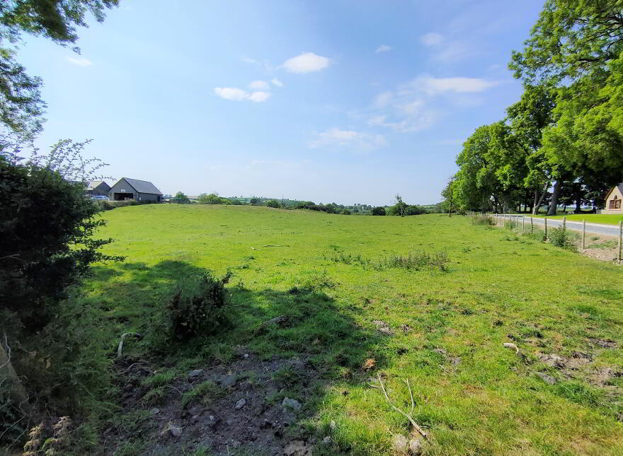 Between 3 - 3a Ballyreagh Road, Poyntzpass, BT35 6RQ