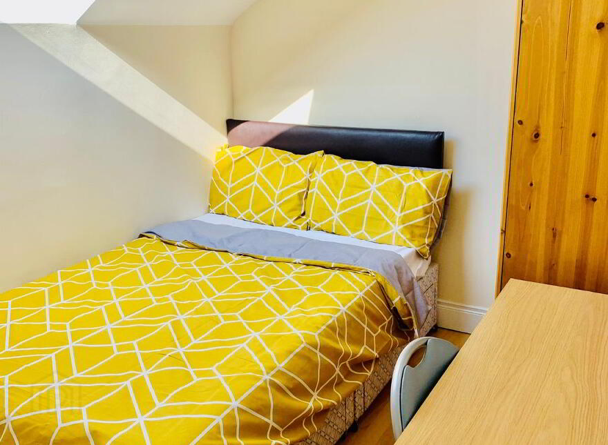 Wolseley Street, WIFI Included, Belfast, BT7 1LG