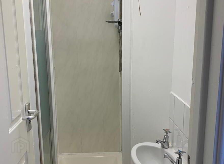 Wolseley Street, WIFI Included, Belfast, BT7 1LG