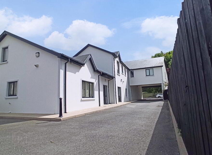 Ballyduff Crescent, Main Street, Lifford, F93FHP1