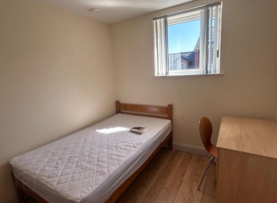 3, 71 Fitzroy Avenue, Belfast, BT7 1HT