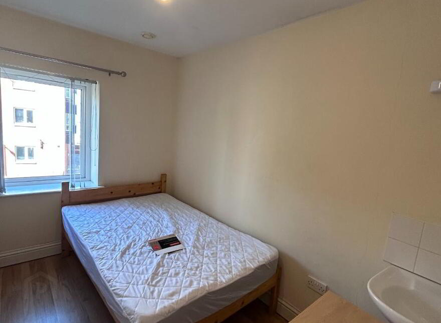 2, 88 Fitzroy Avenue, Belfast, BT7 1HX