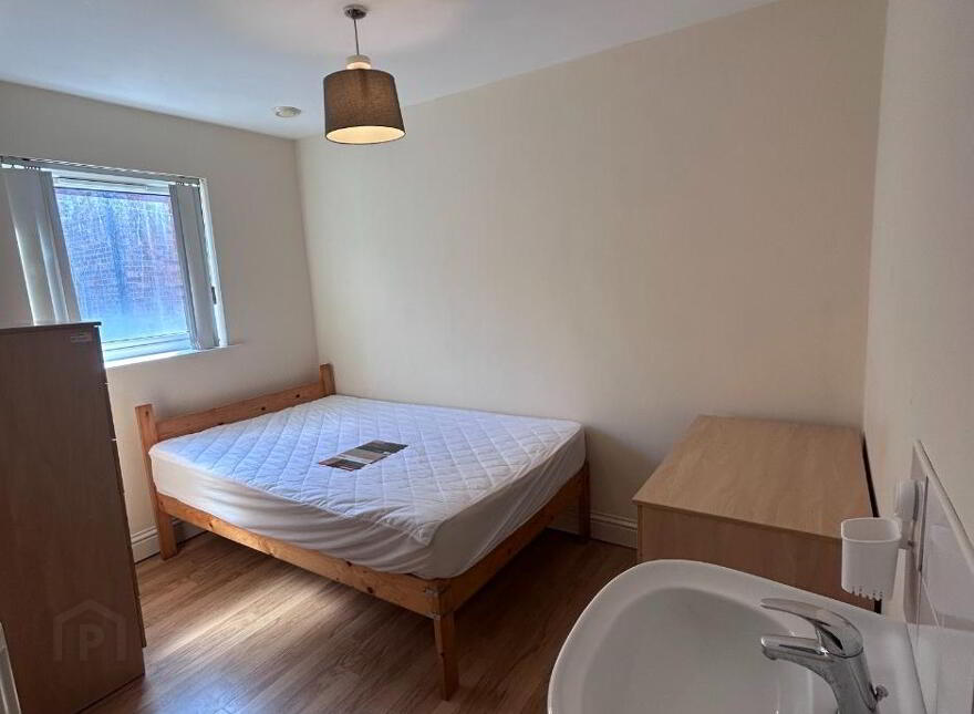 2, 88 Fitzroy Avenue, Belfast, BT7 1HX