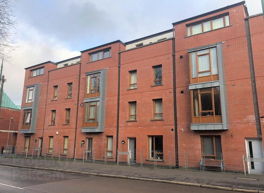 Apt 17, 112 Templemore Avenue, Belfast, BT5 4FX photo