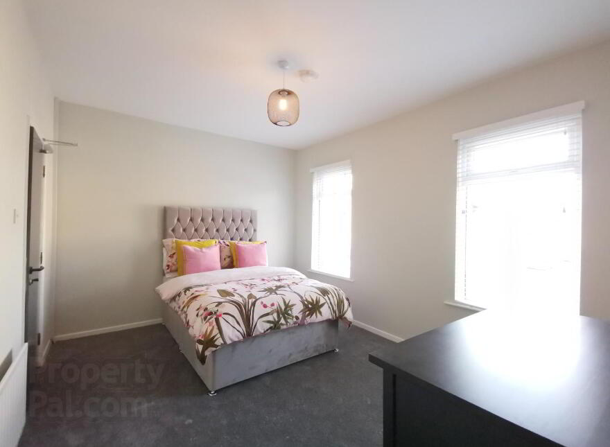 Rm 3, 93 Bloomfield Avenue, Belfast, BT5 5AB photo