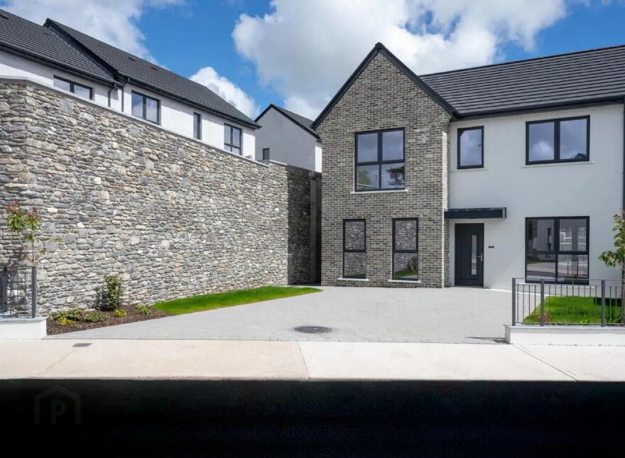 2 Bed Terrace, Lakeview, Castleredmond, Midleton