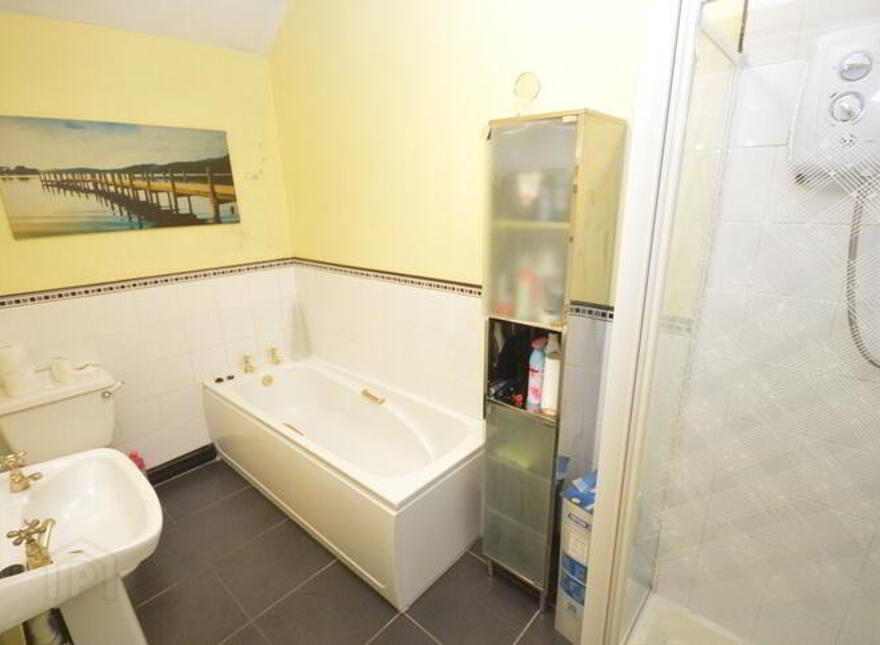 Main Street, Lifford, F93HPR8