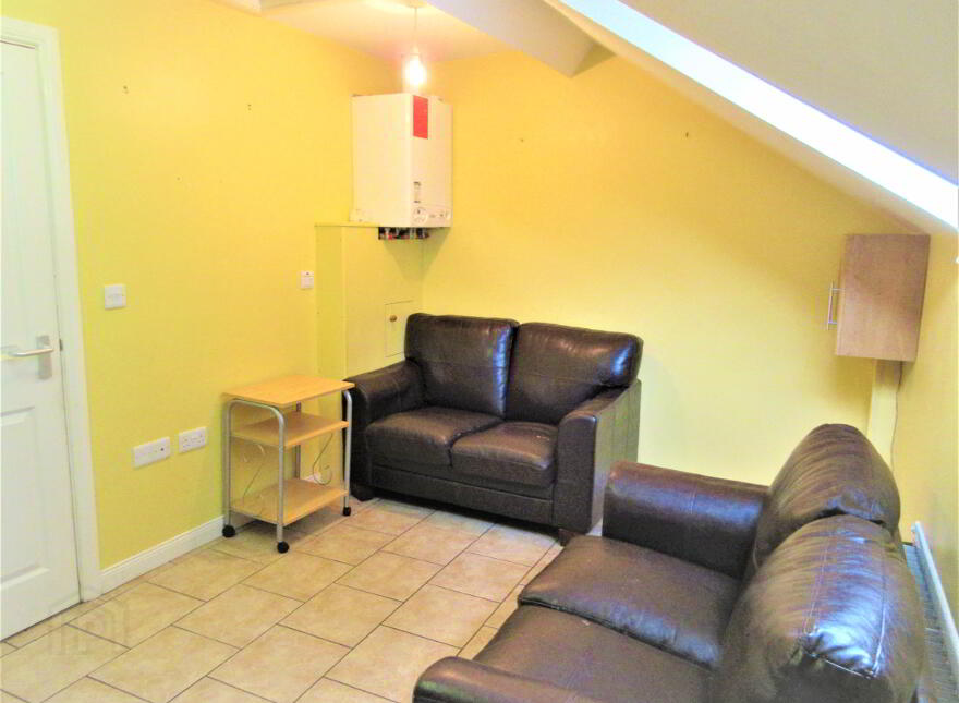 Upstairs Apartment, 76C Rugby Avenue, University Quarter!, Belfast, BT7 1RE