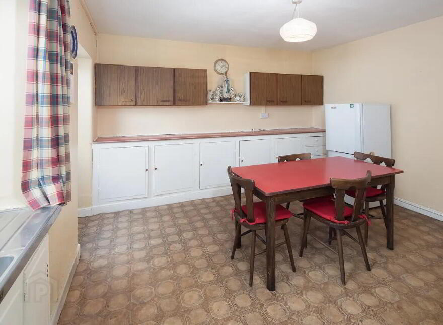 54 Main Street, Midleton, P25P268