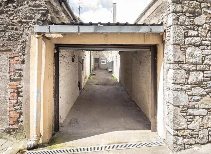 54 Main Street, Midleton, P25P268