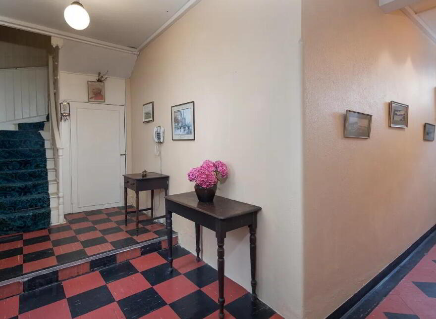54 Main Street, Midleton, P25P268