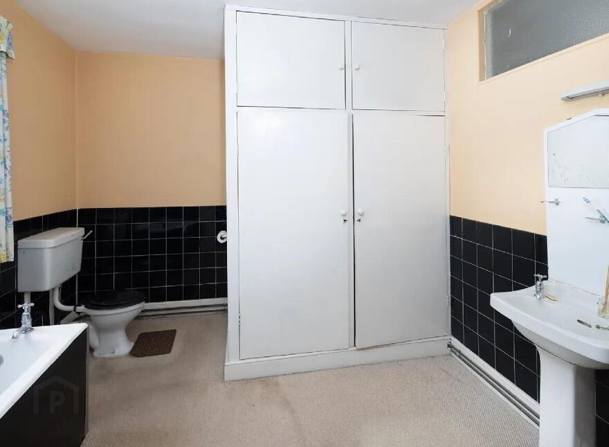 54 Main Street, Midleton, P25P268