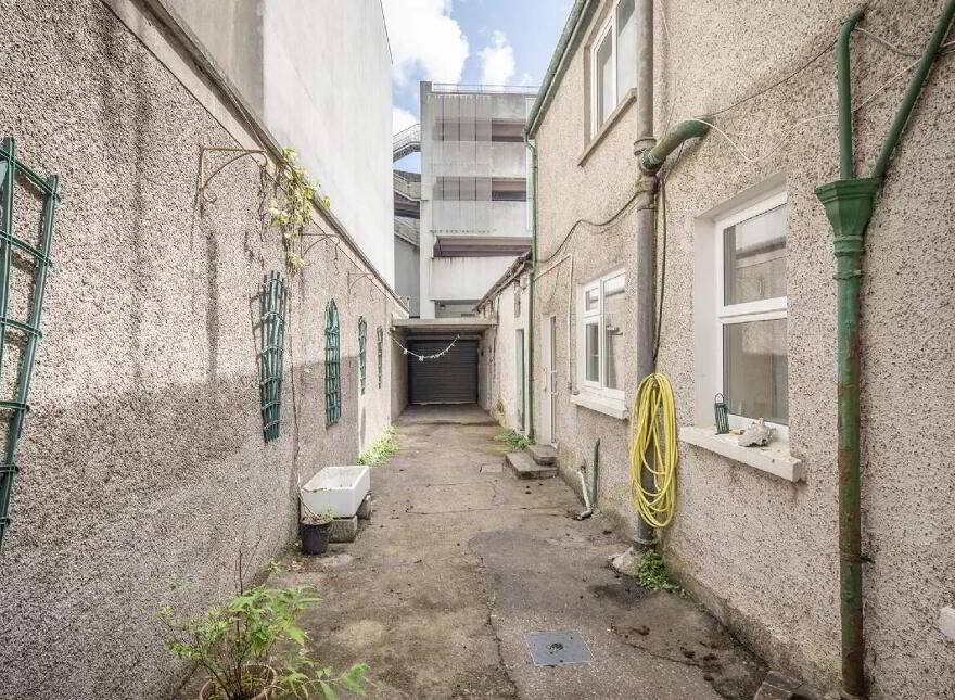 54 Main Street, Midleton, P25P268