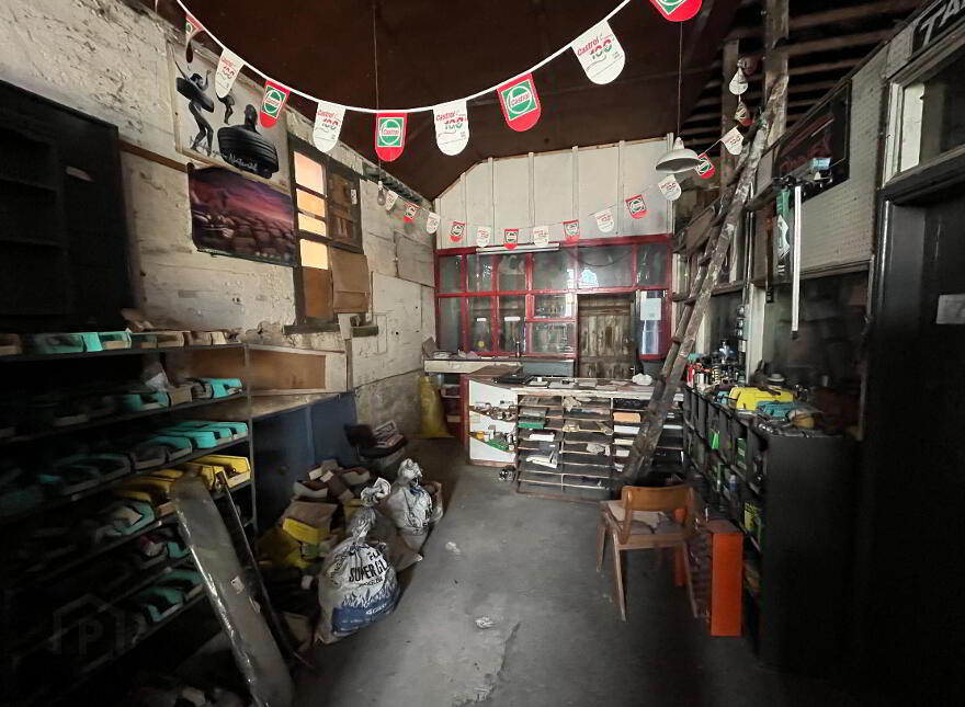 Callan Motor Garage, Green Lane, Callan, R95CP26