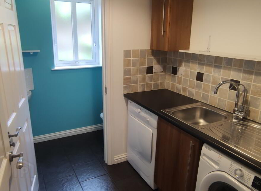 55 Bay Rd Manor, Larne, BT40 1FG