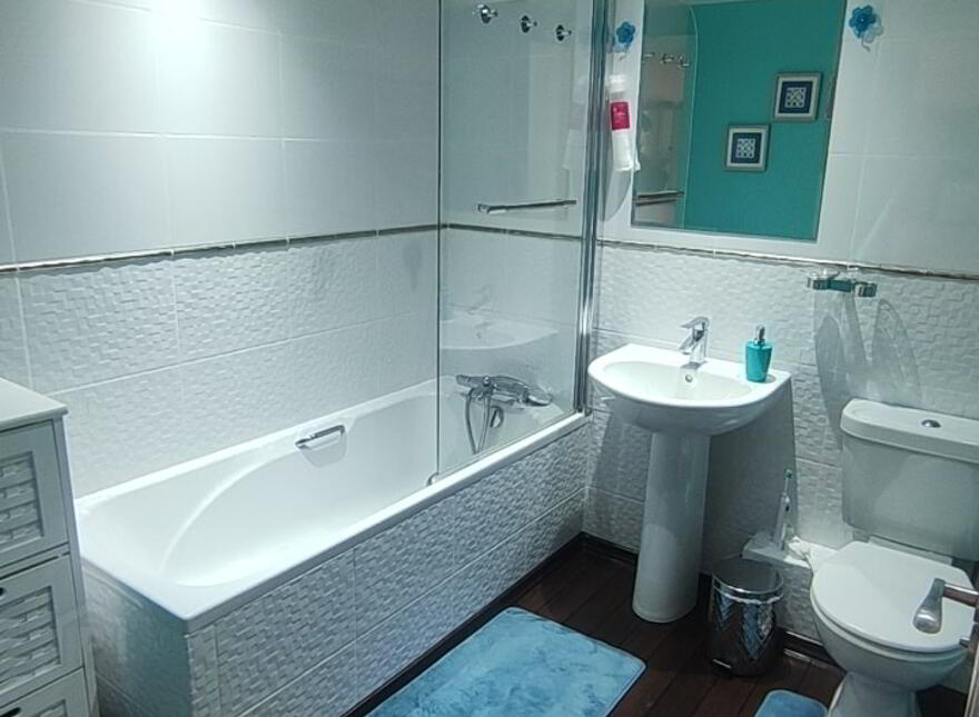 55 Bay Rd Manor, Larne, BT40 1FG