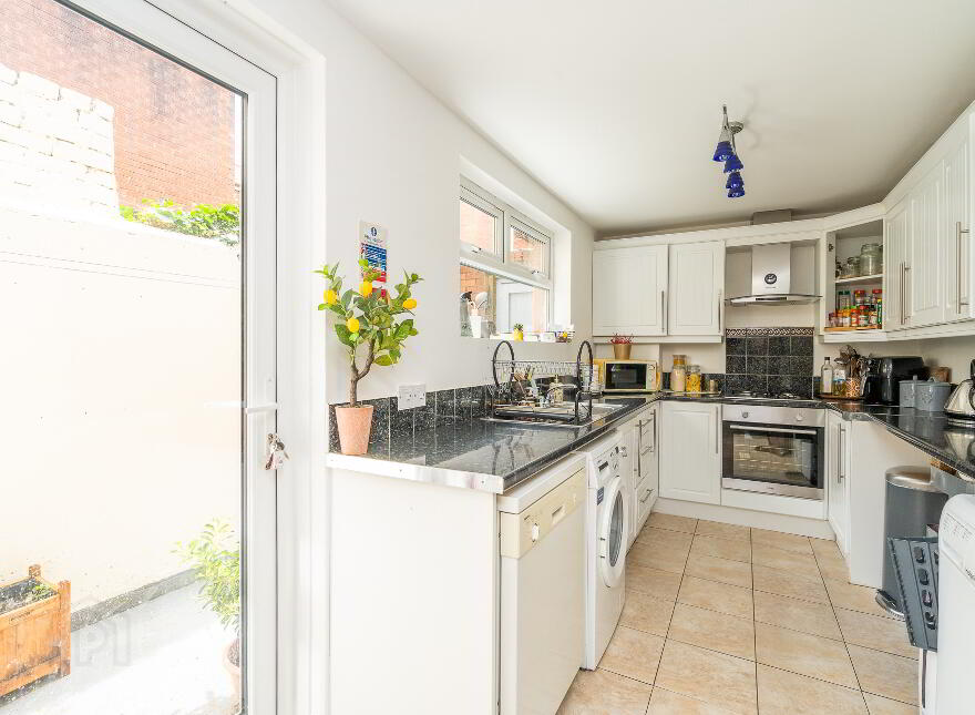NON-HMO, 35 Farnham Street, Belfast, BT7 2FL