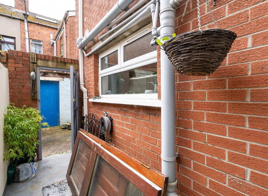 NON-HMO, 35 Farnham Street, Belfast, BT7 2FL