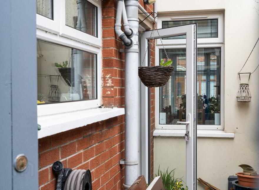 NON-HMO, 35 Farnham Street, Belfast, BT7 2FL