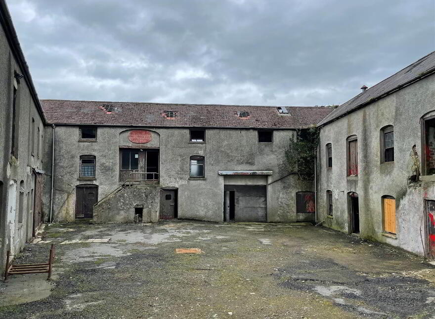 Former Lantern Bar, 18 High Street, Ballynahinch, BT24 8AB