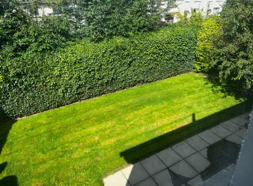 18 Laurel Grove, Lisburn, BT28 3EW